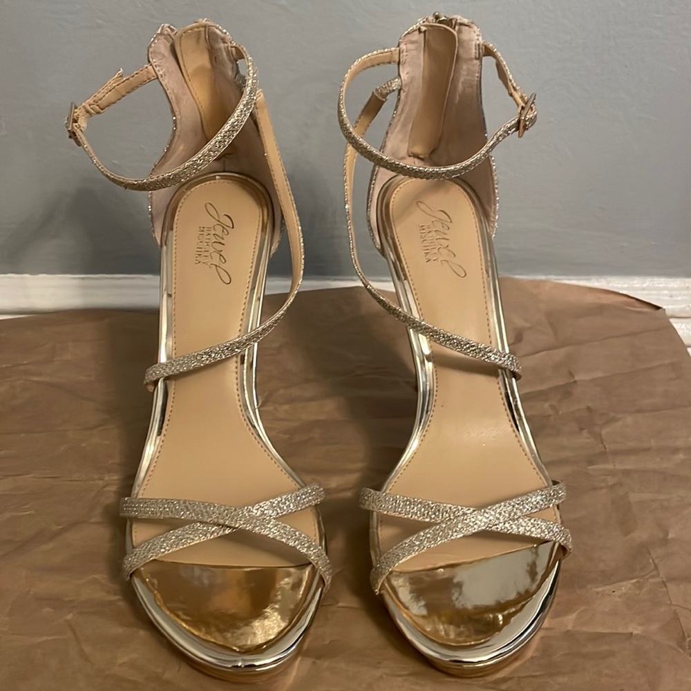 NWOT: Jewel by Badgley Mischka gold sandals